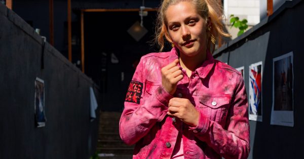 Pretty Slow X Monkee Juice // Pink Elephants // Ice Dye Jeansjacke mit Armpatch // Größe M Unisex