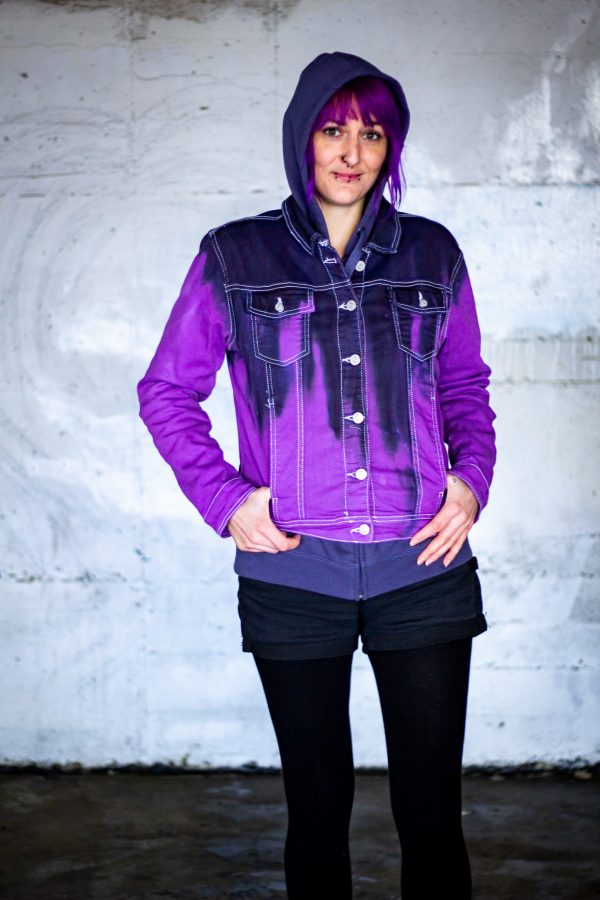 Pretty Slow X Stone Ore Artwork // Purpurner Gestas// Jeansjacke Größe M